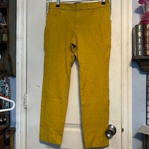 Banana Republic Jackson fit size 6 mustard colored pants. Gently worn